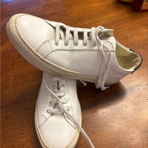 Women’s common project high quality leather sneakers. Worn twice size 39
